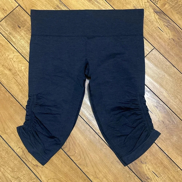 Lululemon crops - Picture 1 of 3